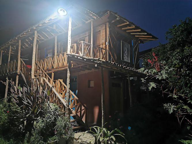 اقامتگاه بومگردی آوش