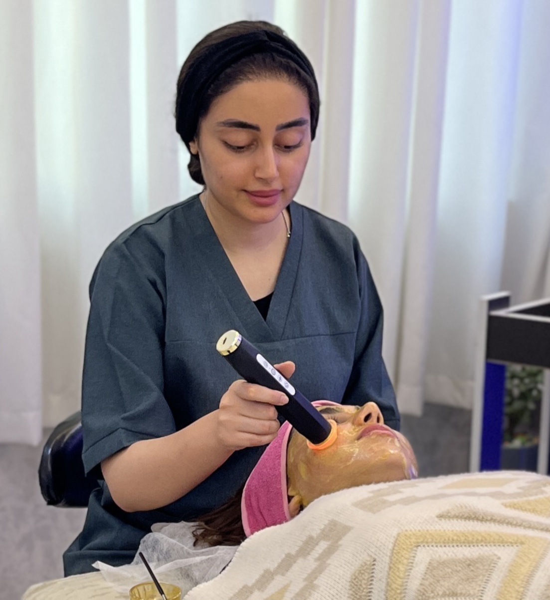 خدمات تخصصی پوست و مو