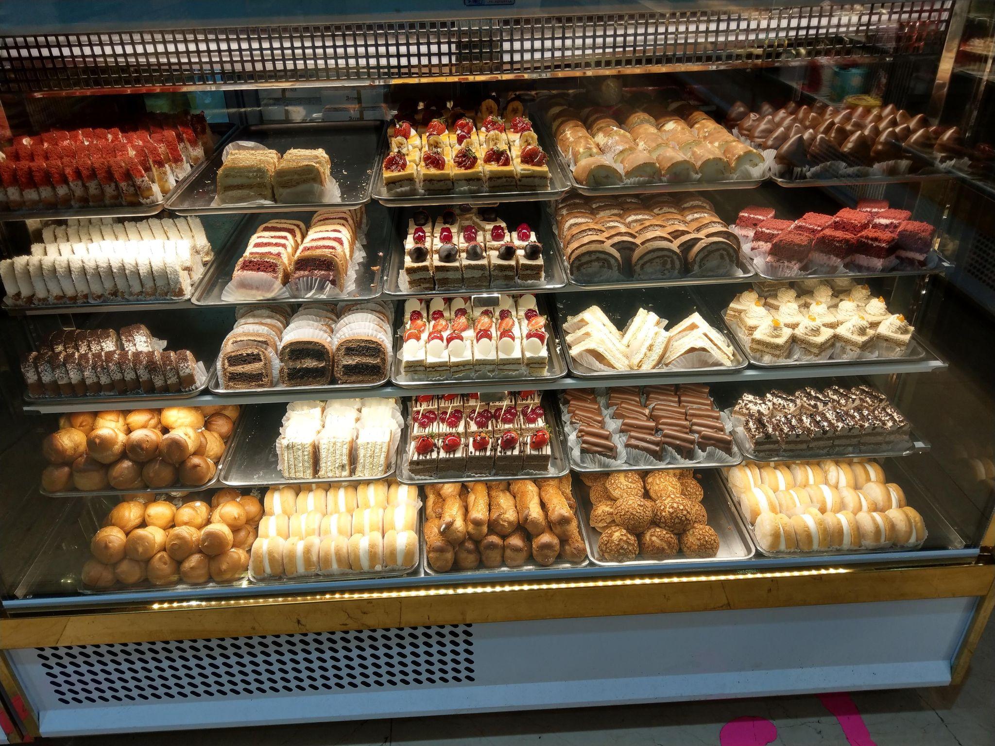 شیرینی و آجیل آرامیس