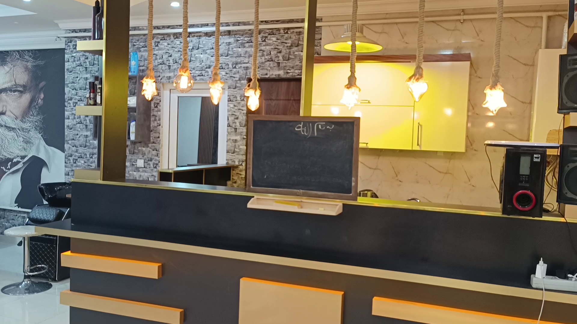 آموزشگاه آرایشگری مردانه صدرا