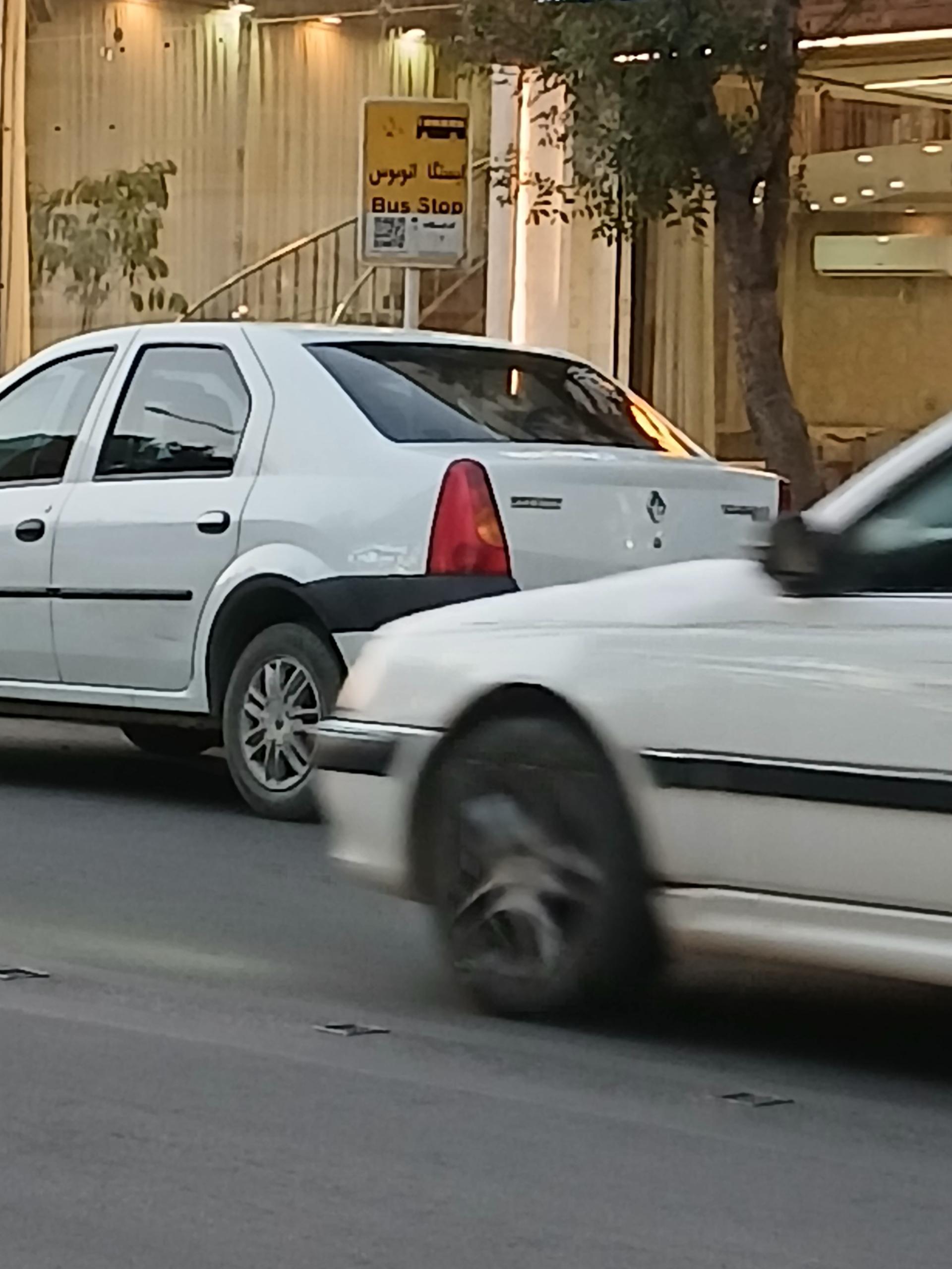 ایستگاه اتوبوس ایثارگران 22