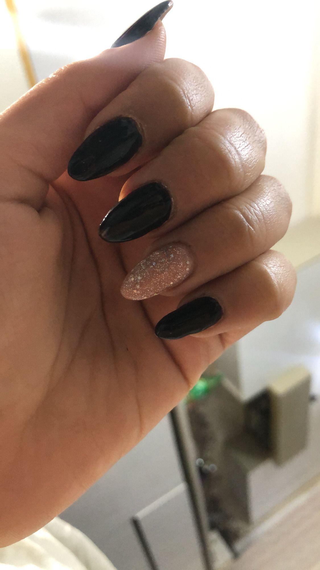 ناخن و تاتو کار بدن