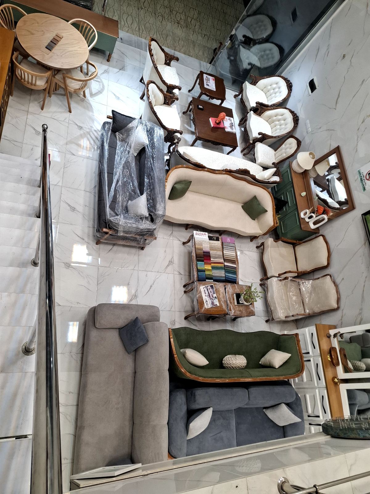مبل مانلی