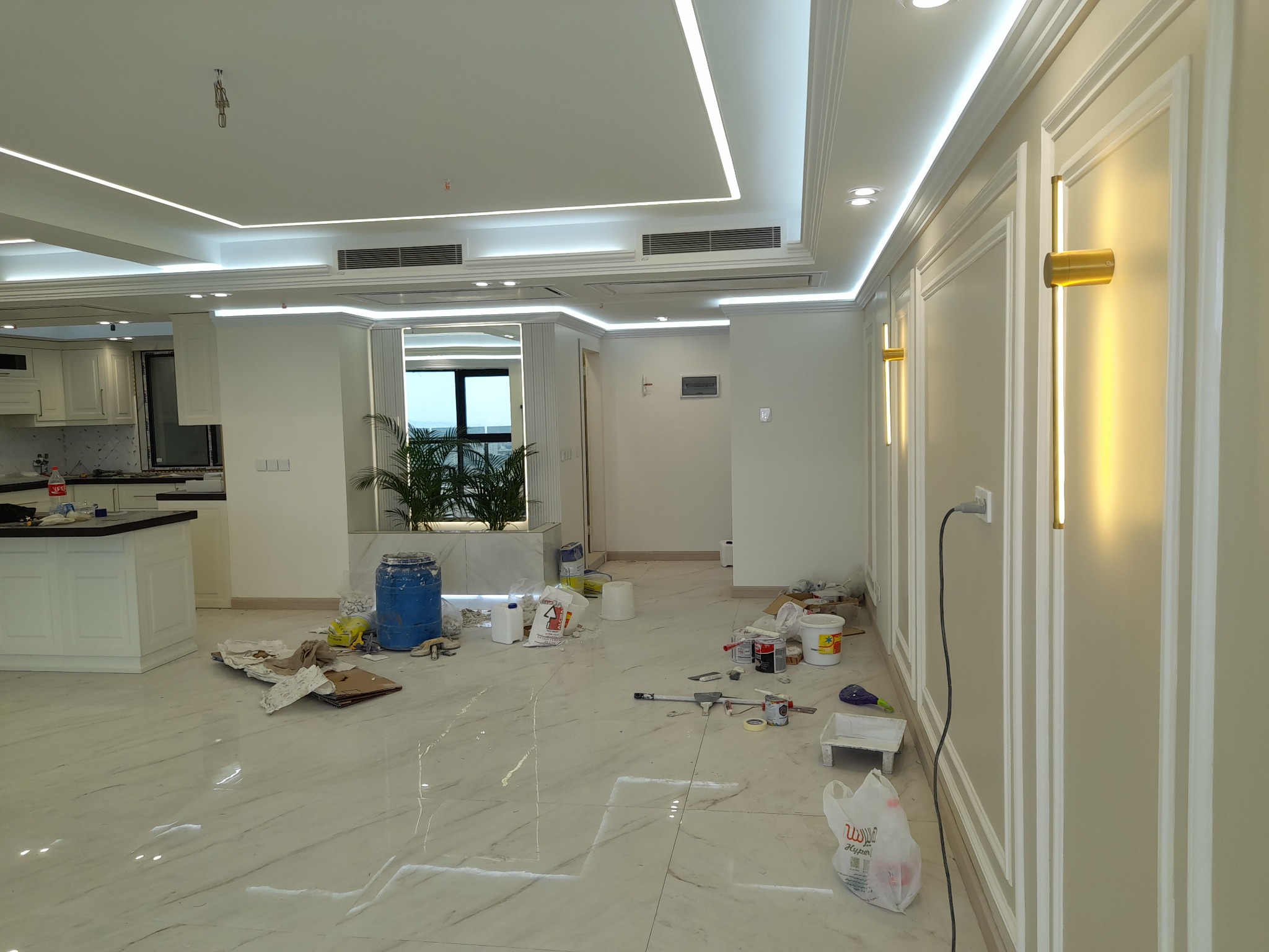 نقاش ساختمان غرب تهران