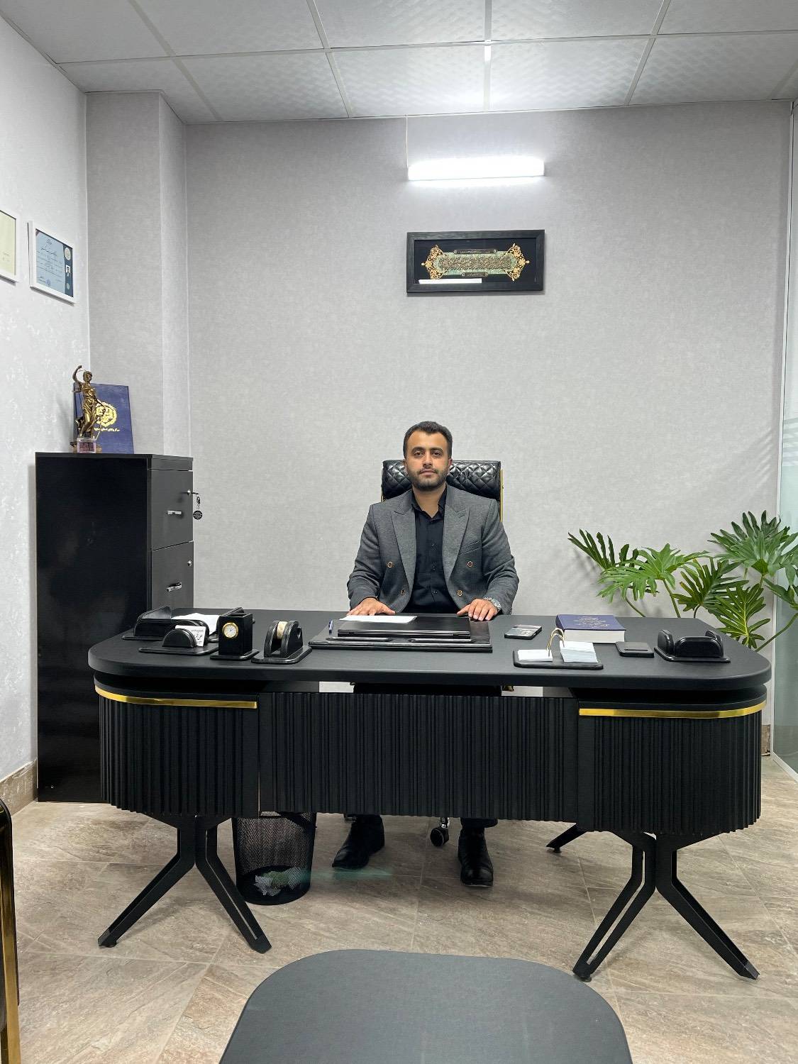 وکیل پایه یک دادگستری فرشاد مهردخت