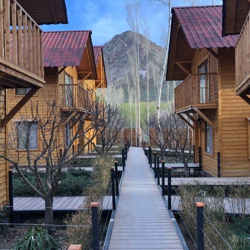 اقامتگاه قصر چوبی ازناو