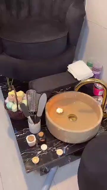 مرکز تخصصی کاشت و ترمیم ناخن