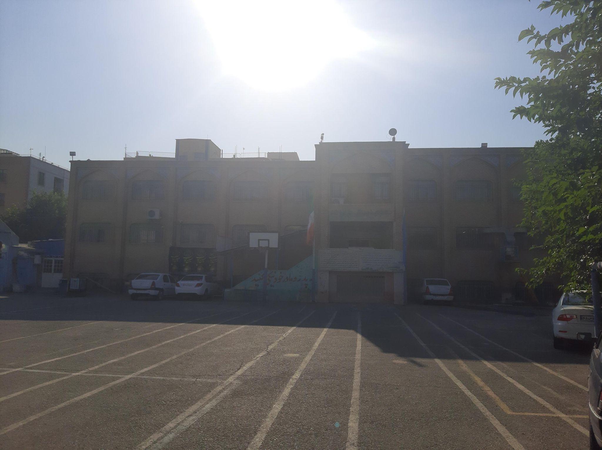 مدرسه شهید باهنر چهار