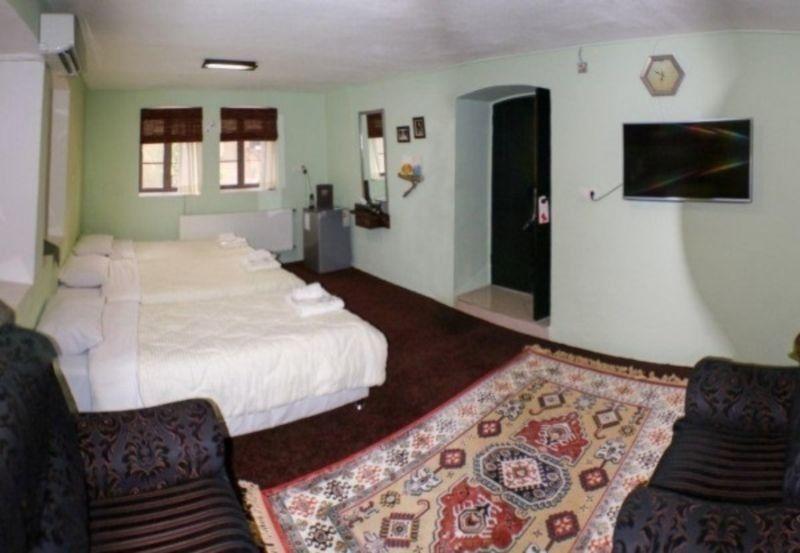 اقامتگاه بومگردی خانه باغ ایرانی شیراز