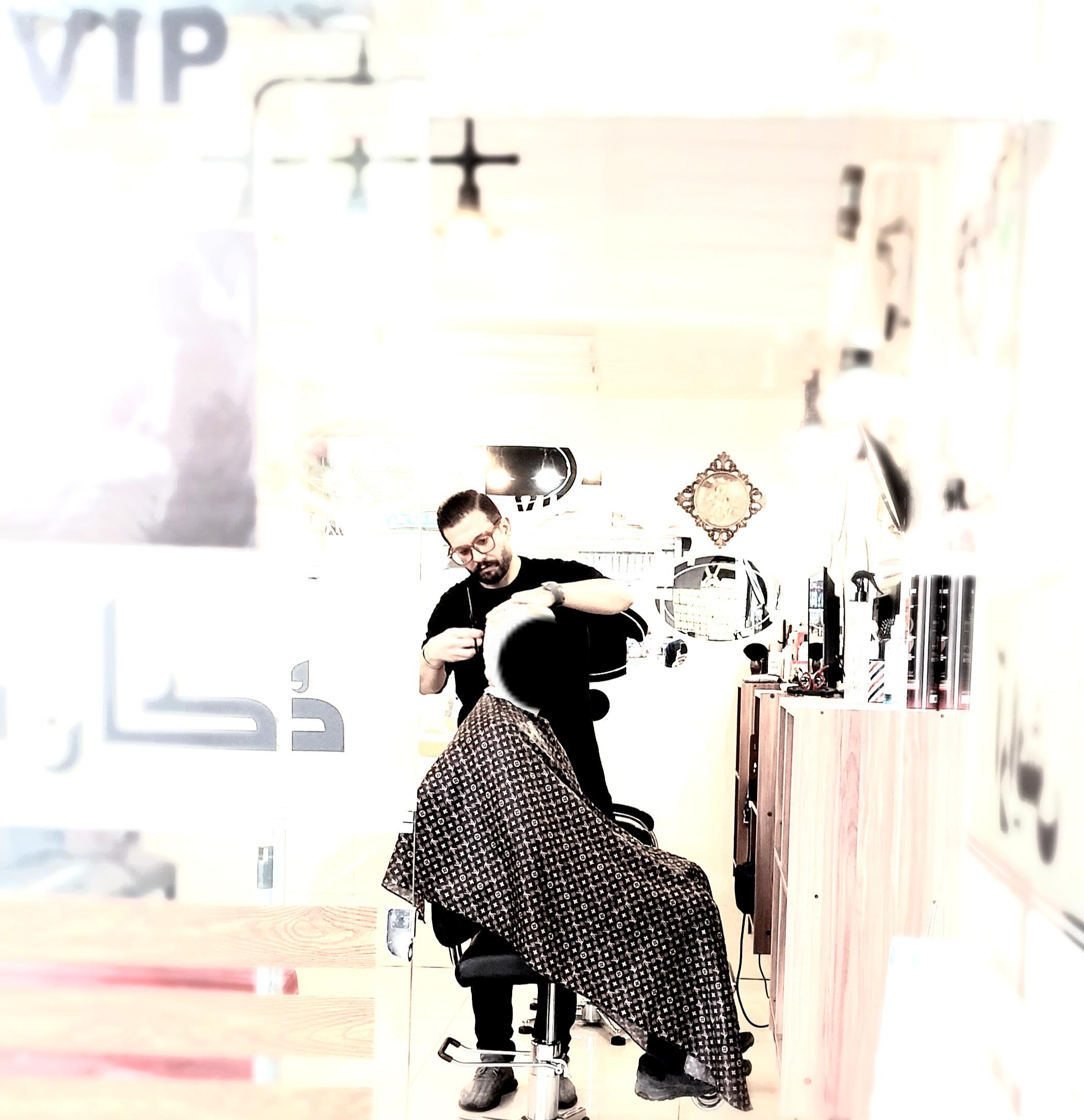 آرایش دُکانِ مُو ( صادقی )