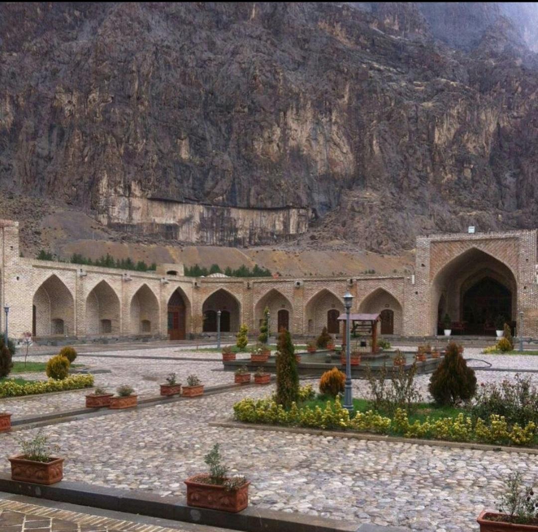 هتل بین‌المللی لاله بیستون