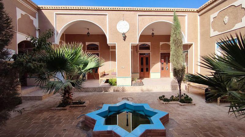 Varzaneh Traditional Guest House