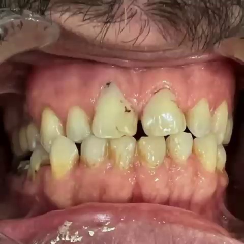 کلینیک دندانپزشکی دکتر آرش فروحی