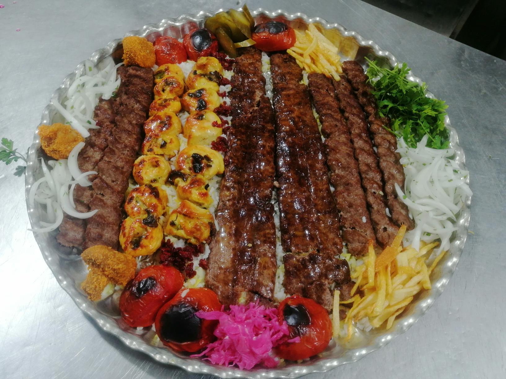 باغ و رستوران یاقوت کویر