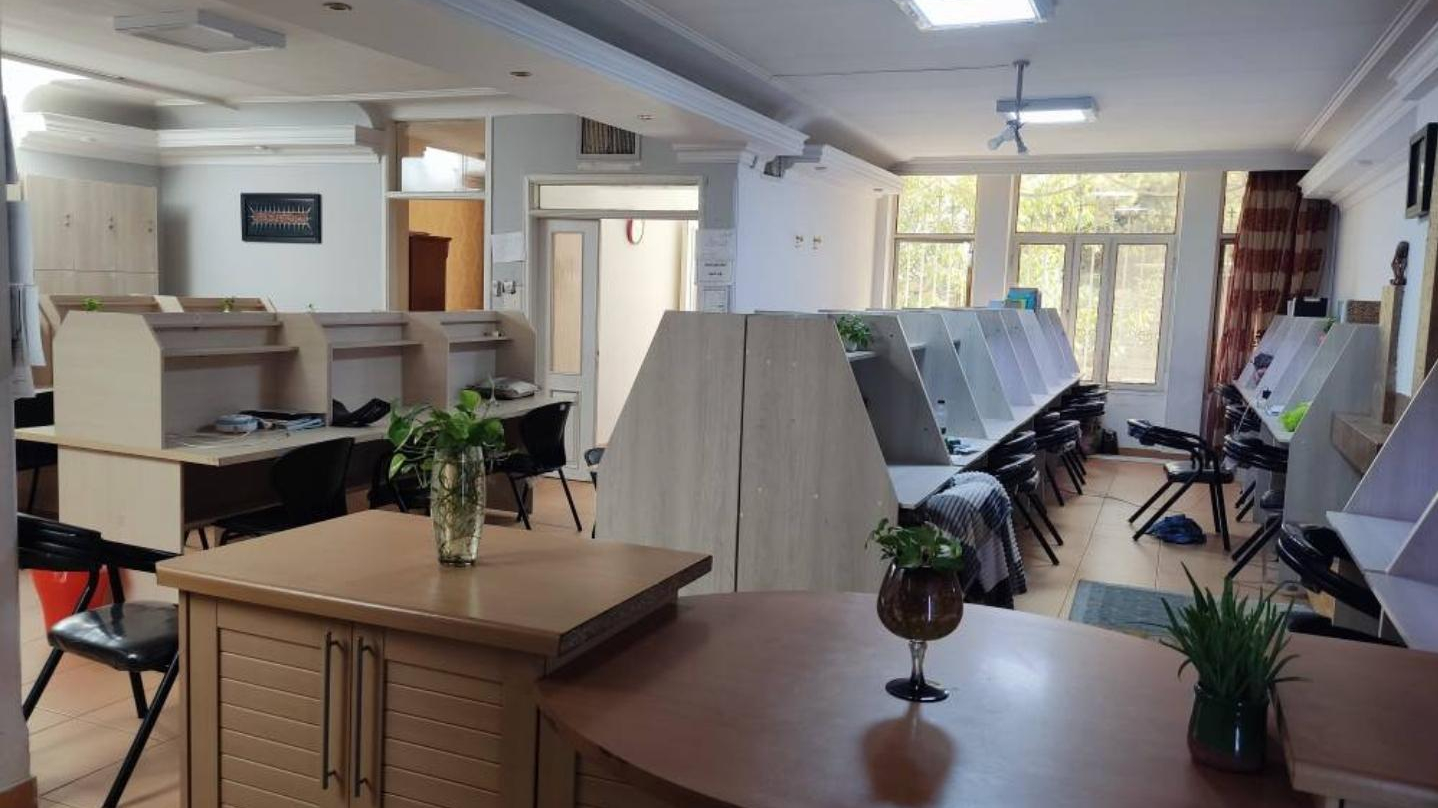 سالن مطالعه دخترانه پروین