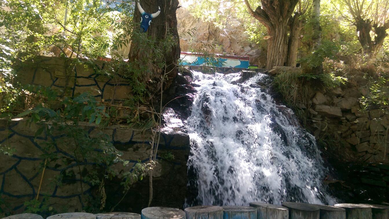 رستوران آبشار