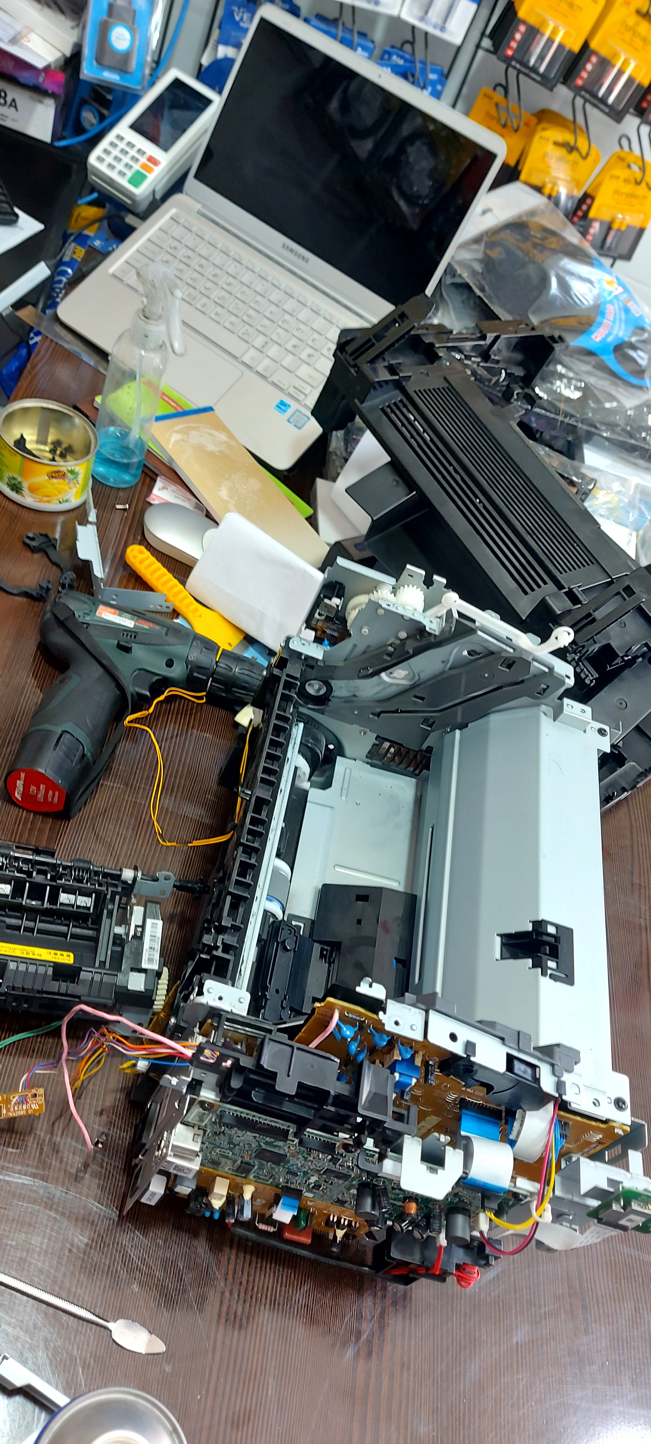 فروشگاه کامپیوتر و ماشین های اداری اصغری