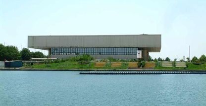 استخر مجموعه ورزشی آزادی