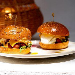 کافه رستوران همرا