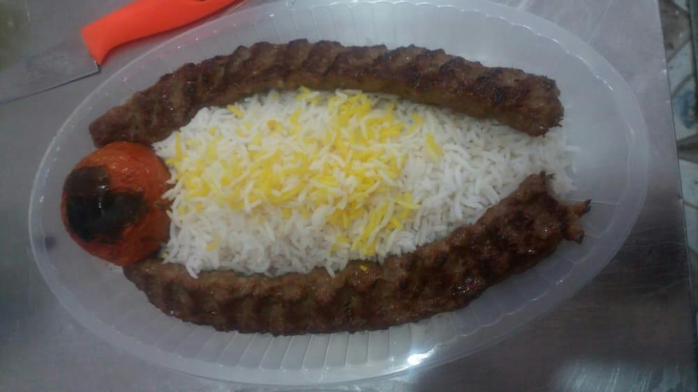 رستوران بیرون بر نگین