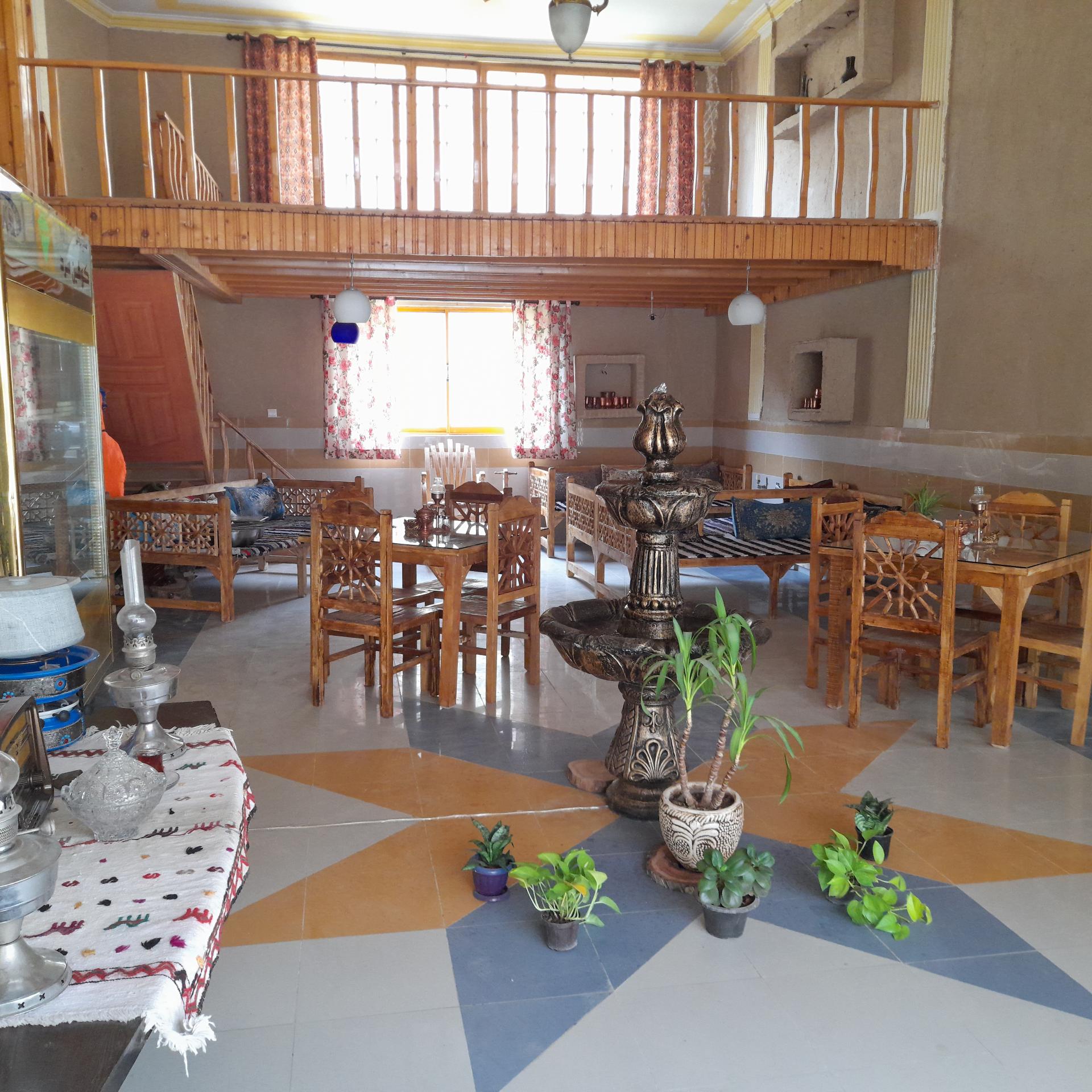 کافه رستوران توریست زیارت