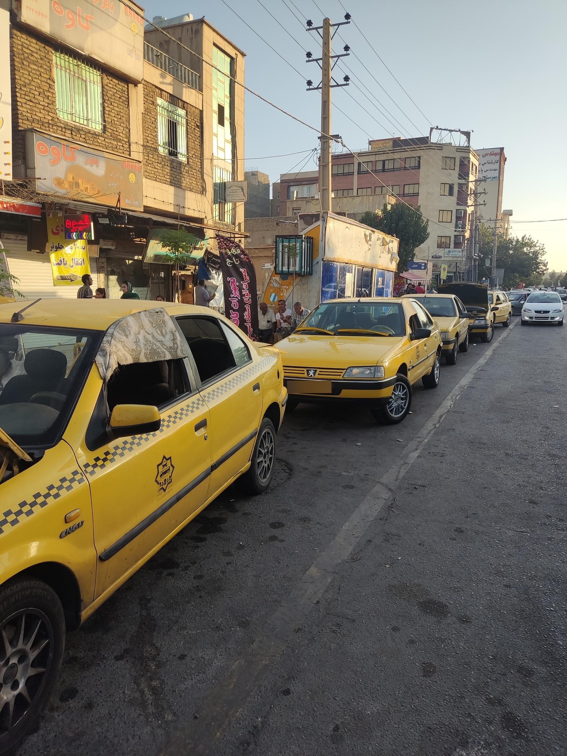 ایستگاه تاکسی رباط کریم   آزادی