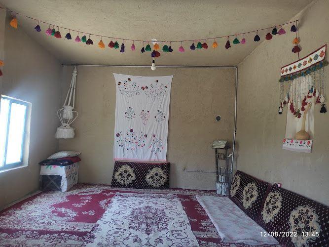 اقامتگاه و گردشگری سنتی سراخورشید