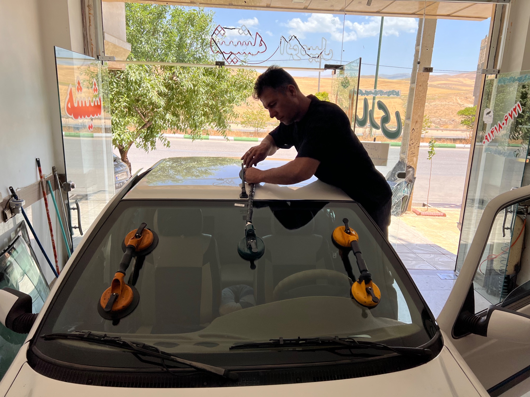 ترمیم شیشه اتومبیل انصاری