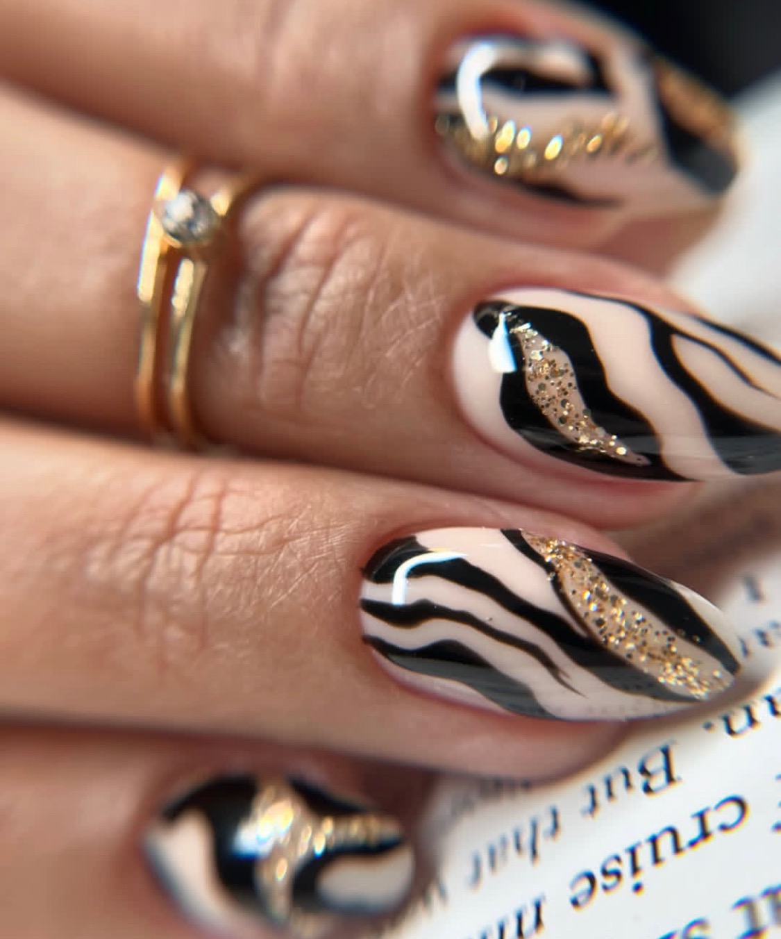 مرکز کاشت ناخن مبینا خانی