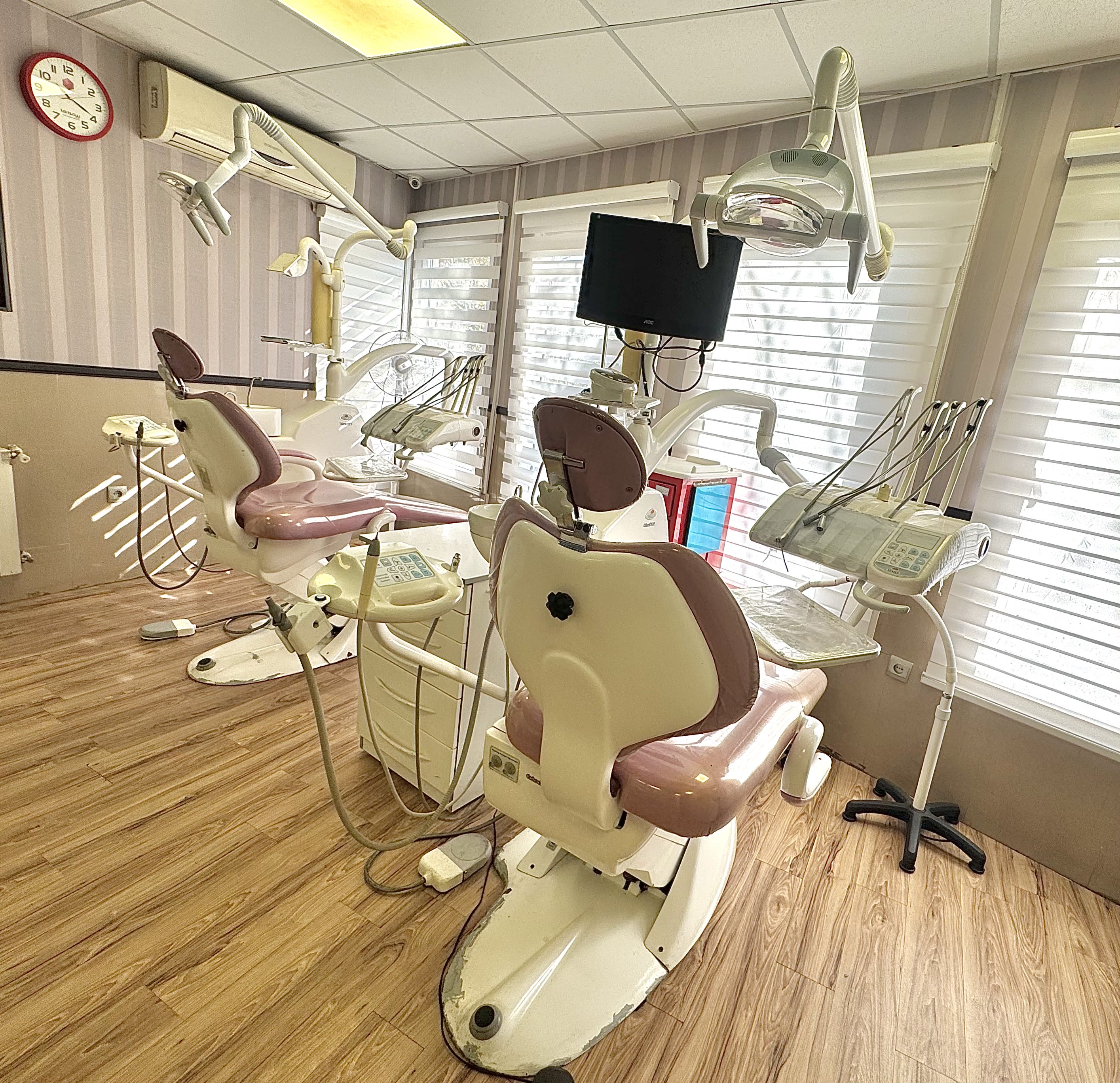 کلینیک دندانپزشکی برنا