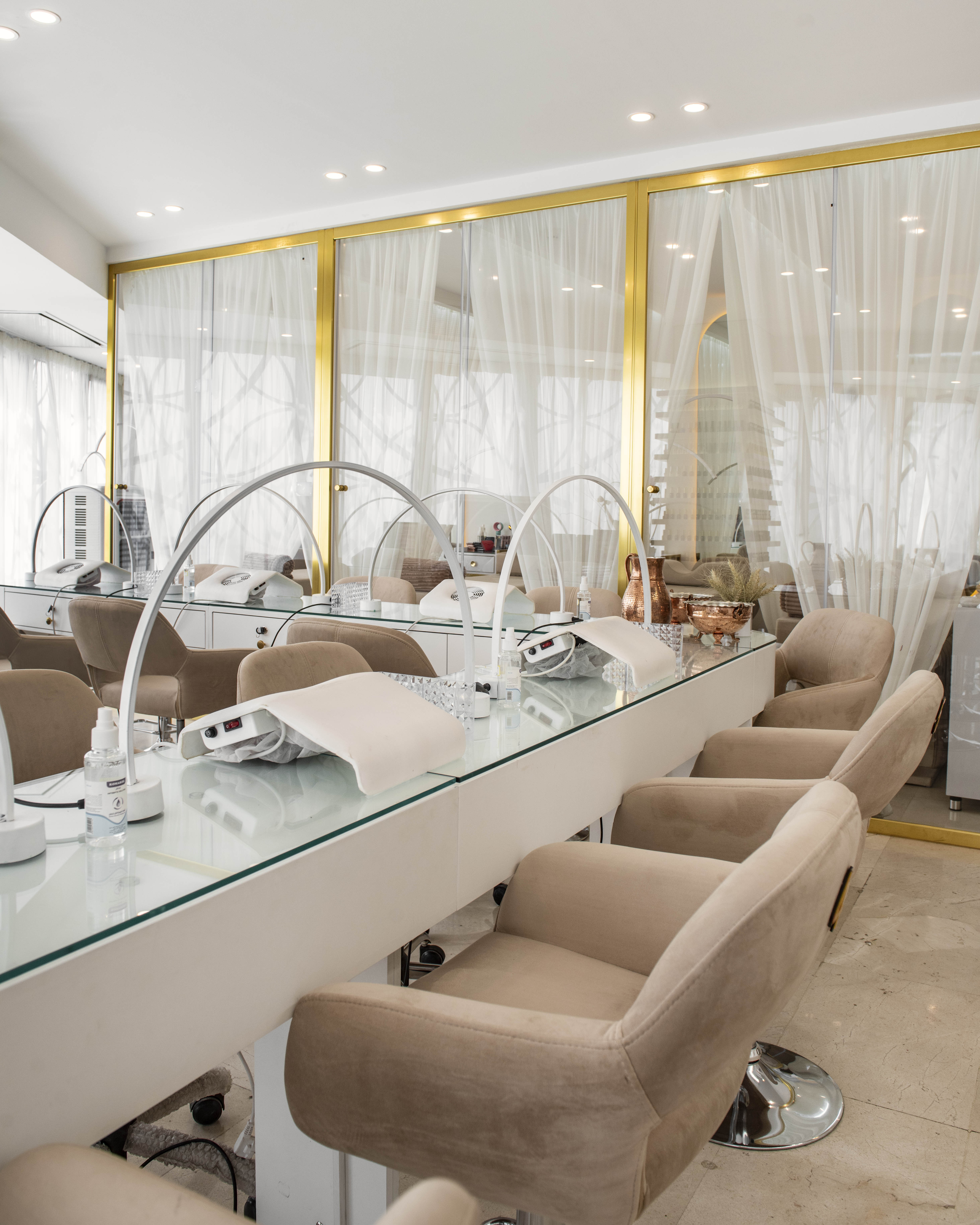 سالن زیبایی ام ایت M8