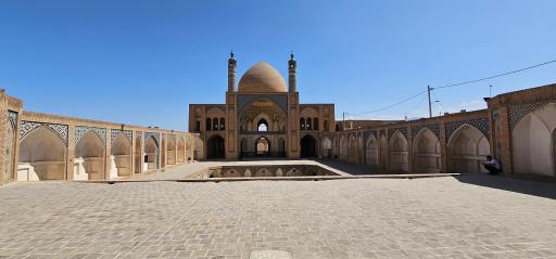 مسجد و مدرسه تاریخی آقا بزرگ