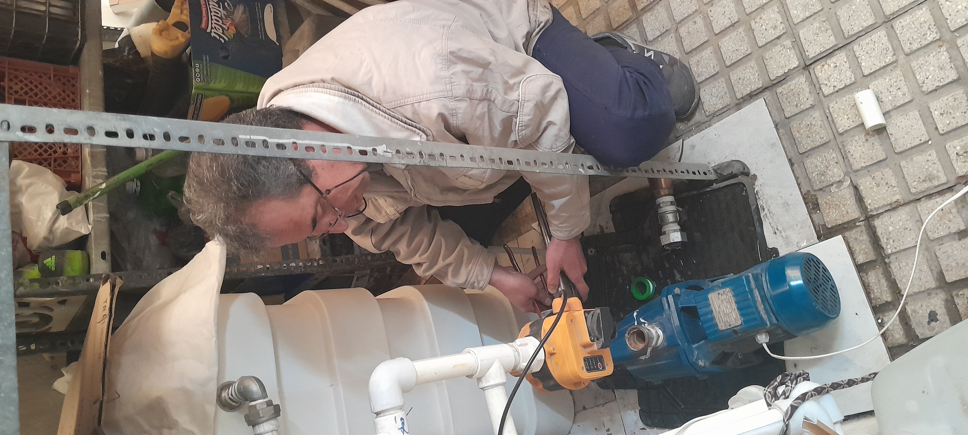 خدمات تخصصی تعمیرات و تاسیسات وردی زاده