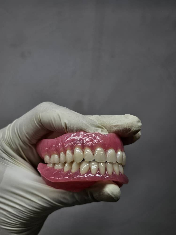 ساخت تخصصی دندان مصنوعی (ایران دنت)