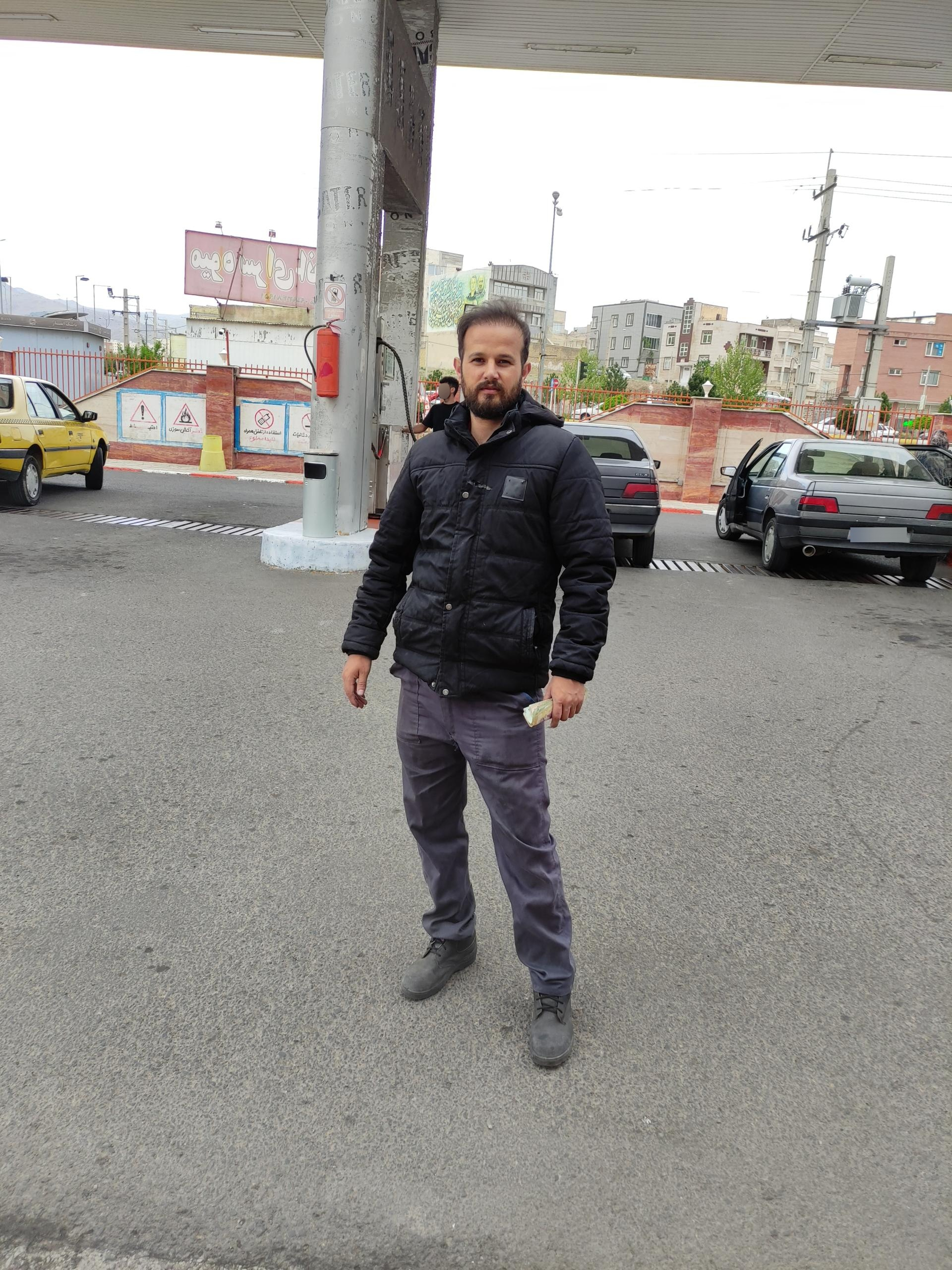 پمپ بنزین آدونیس