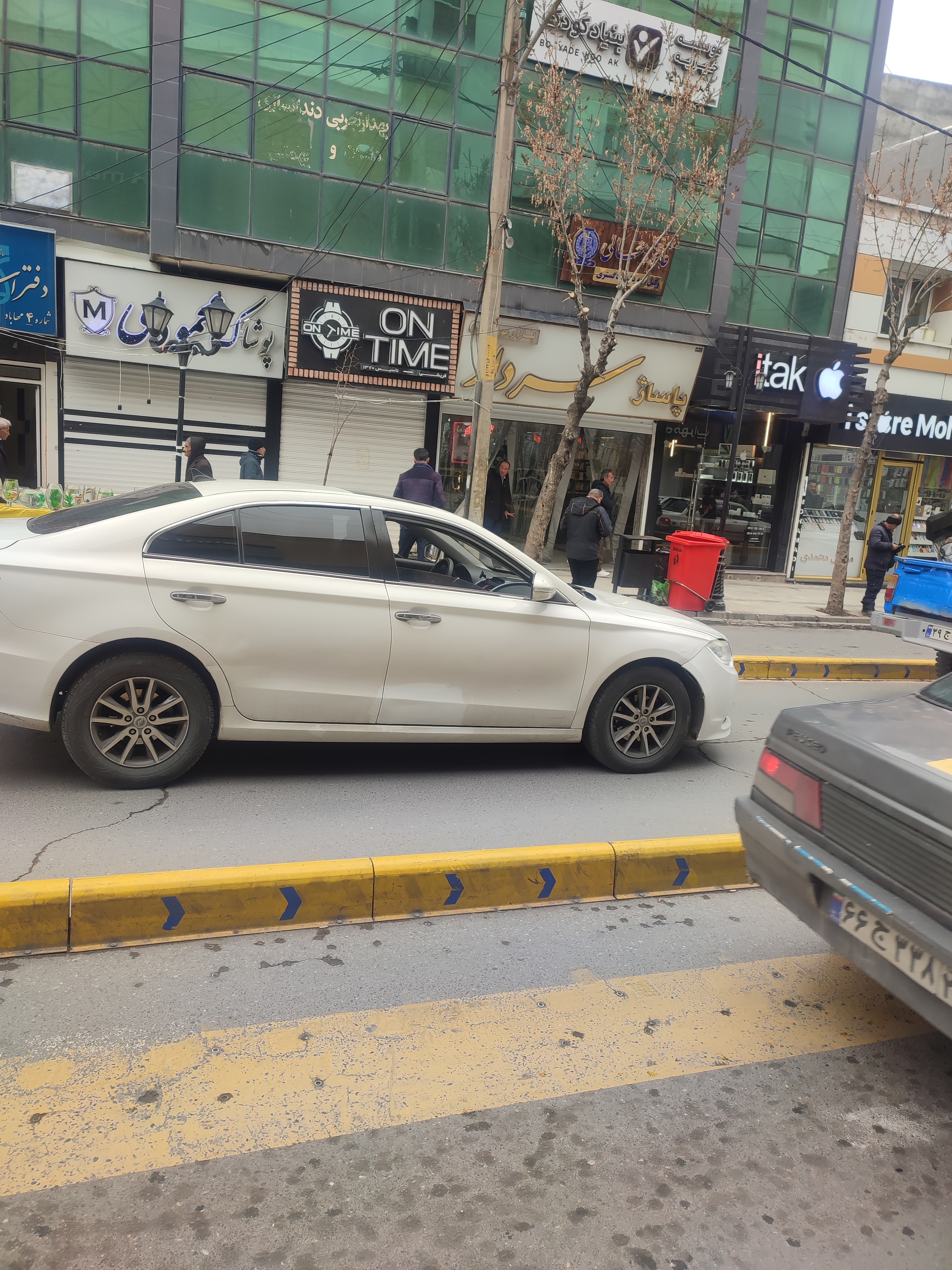 موبایل فروشی بیژن