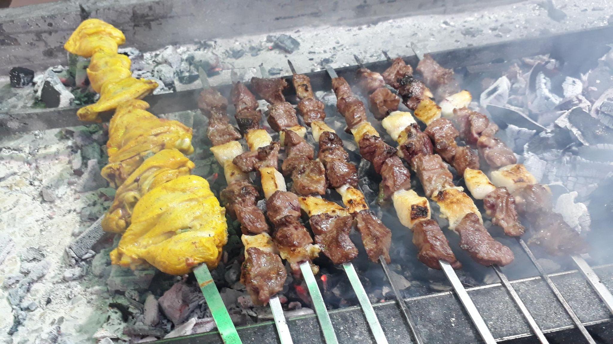 کبابی بهار، (علی مولا)