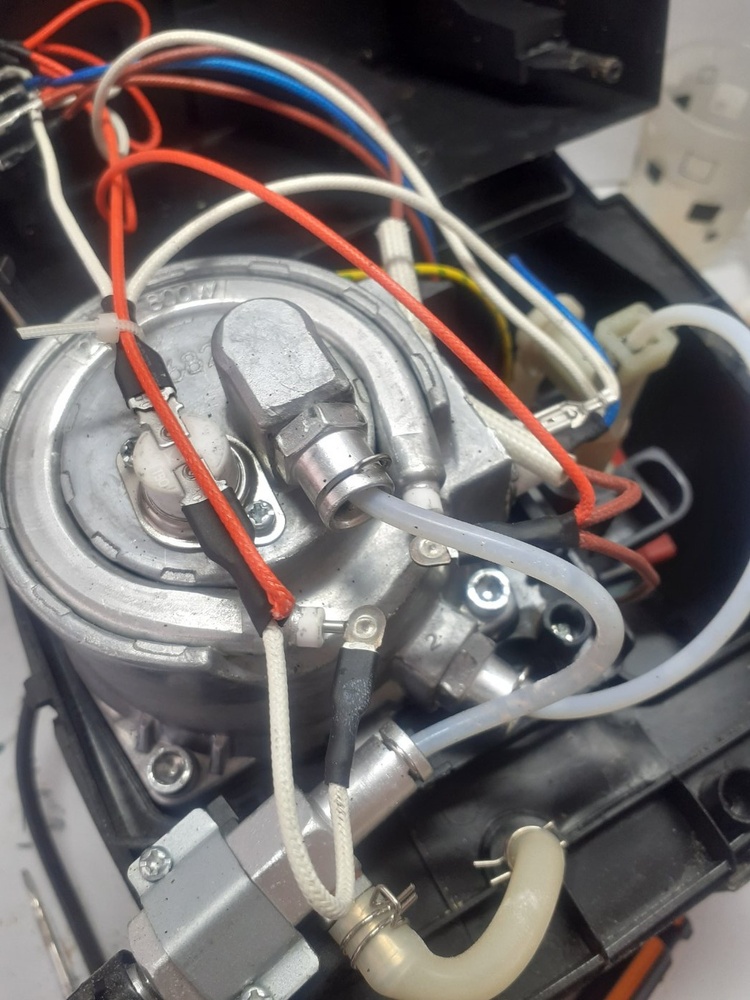 آرمان کاریزنویی