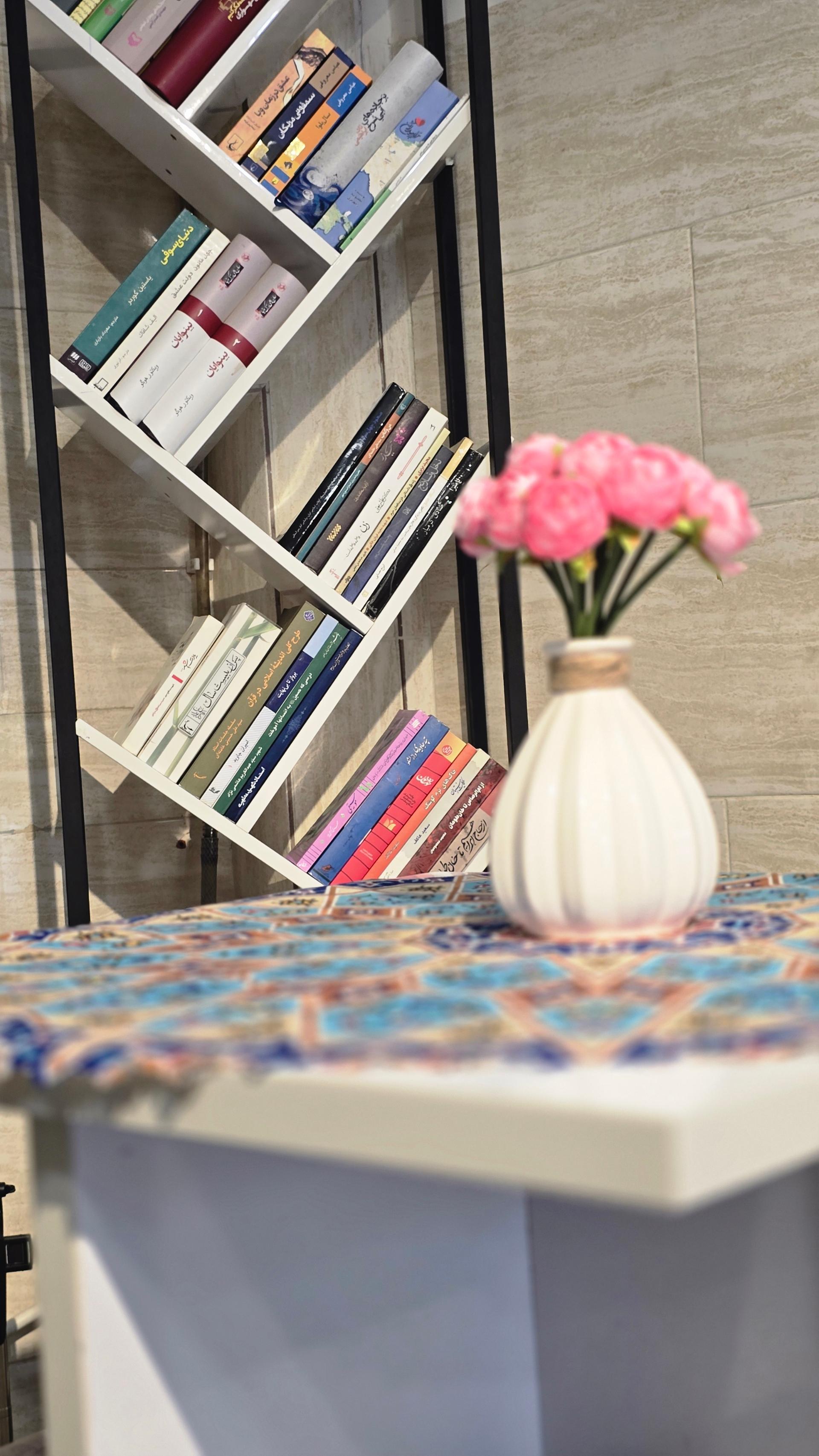 کتابفروشی خانه کتاب نادری