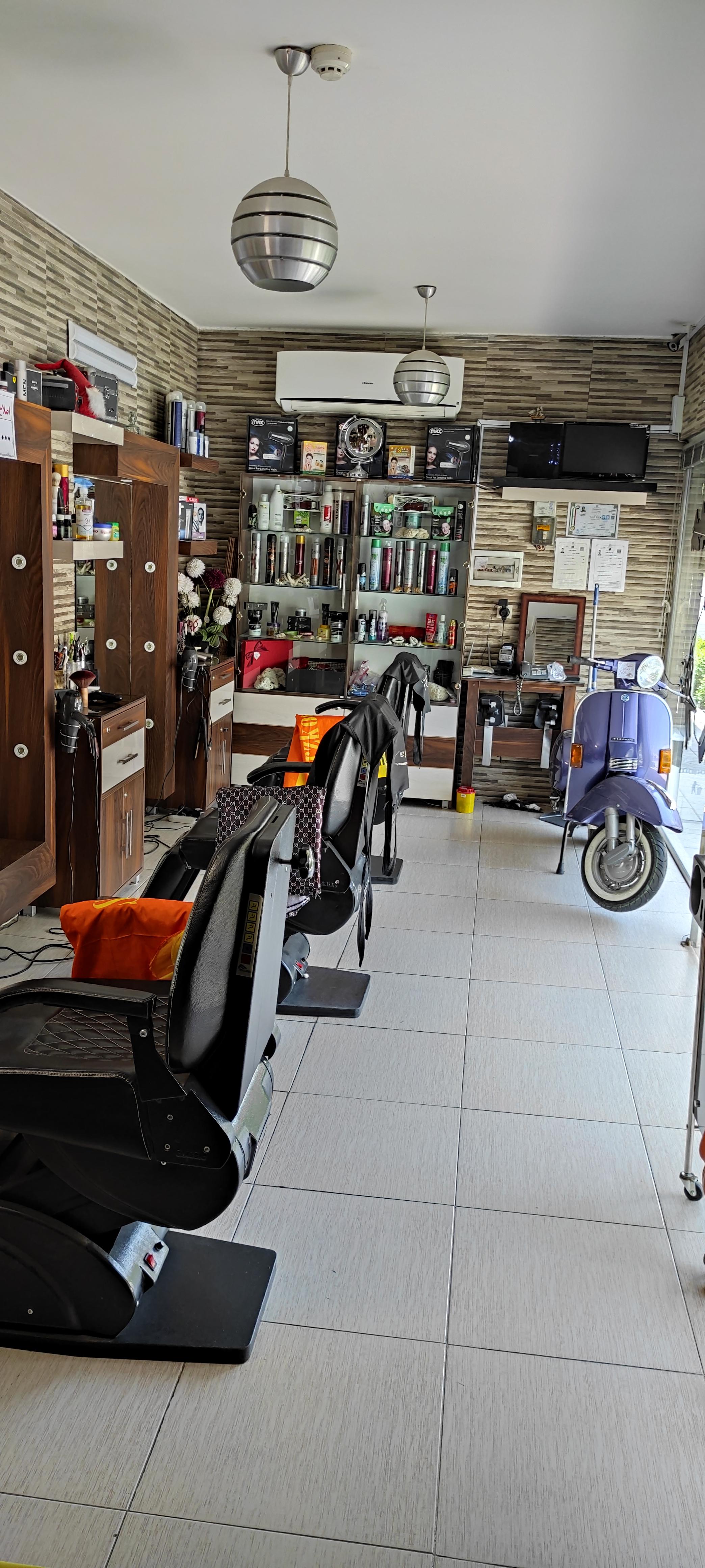 آرایشگاه آقای ساده