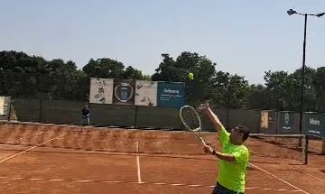 آموزش تنیس به تمرکز بر تکنیک ها و تاکتیک