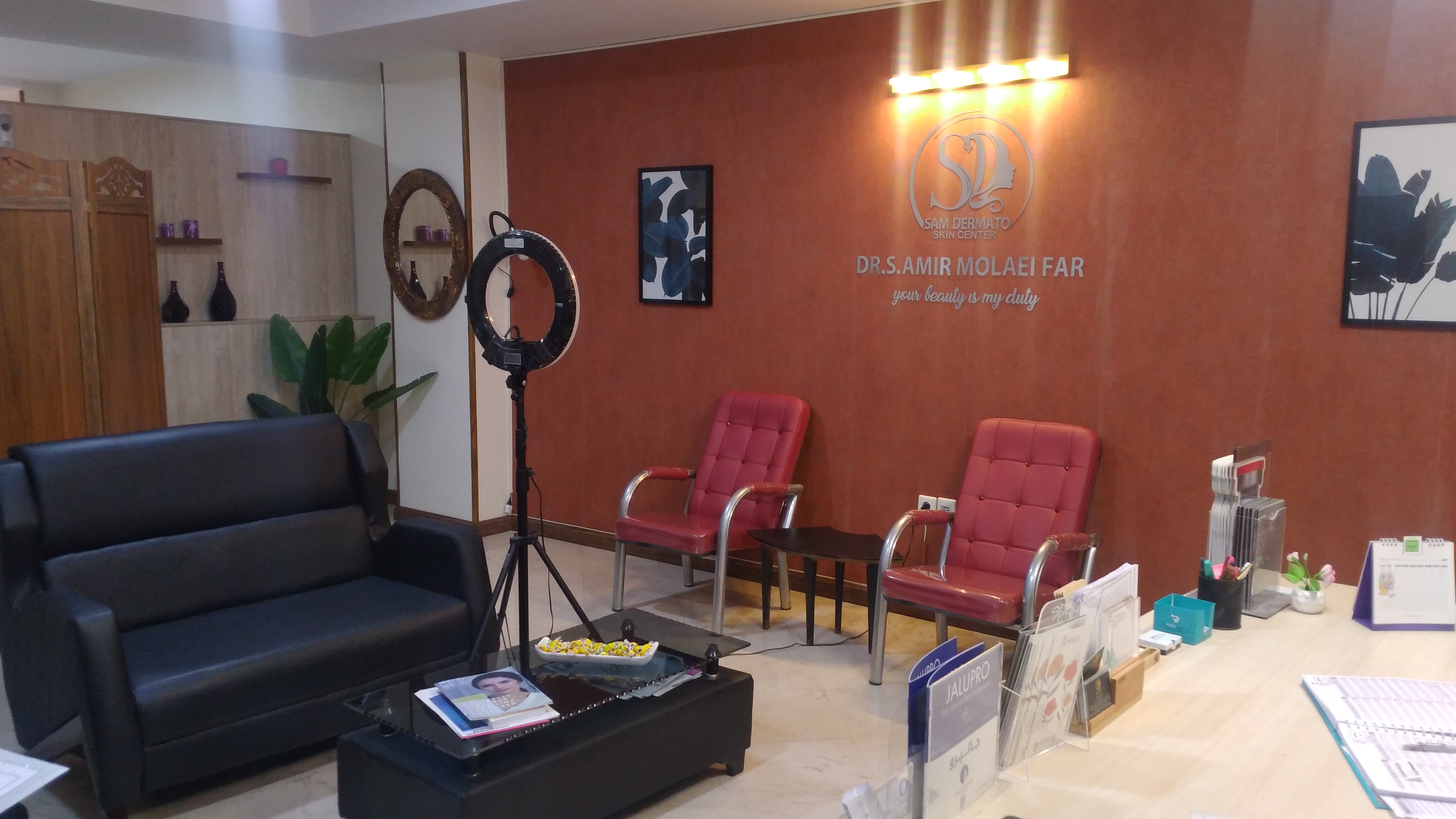مطب دکتر مولایی فر(متخصص پوست و مو و زیبایی)
