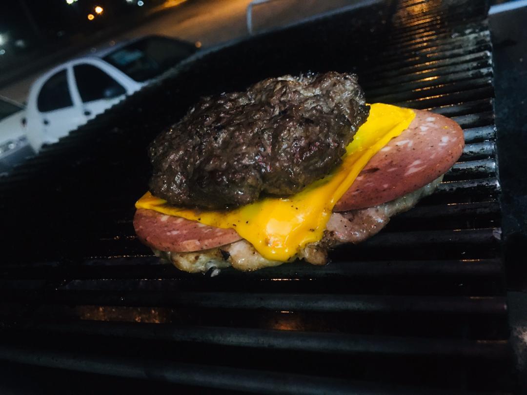 پیتزا برگر دلچسپ