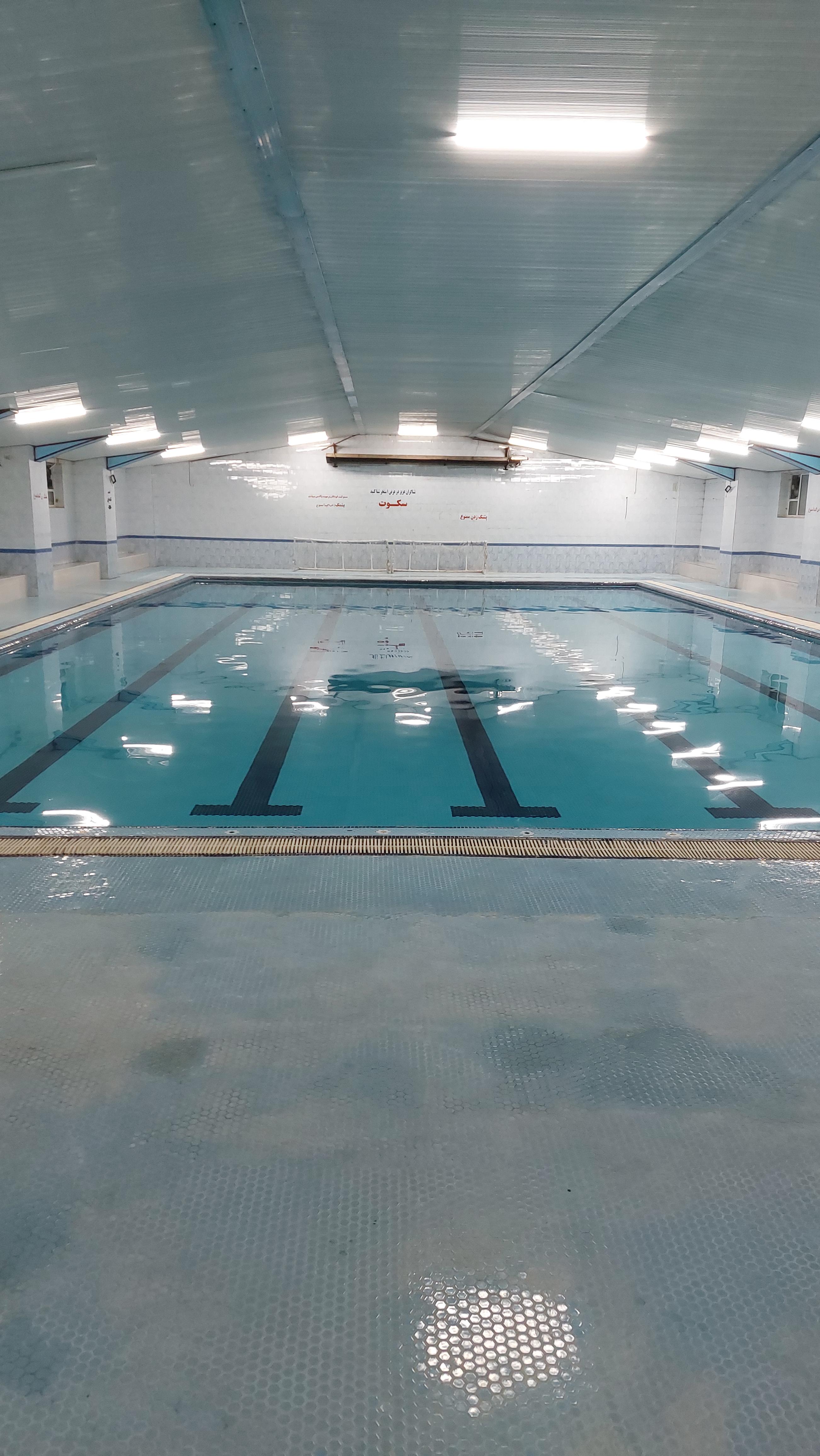 استخر سرپوشیده اوراز