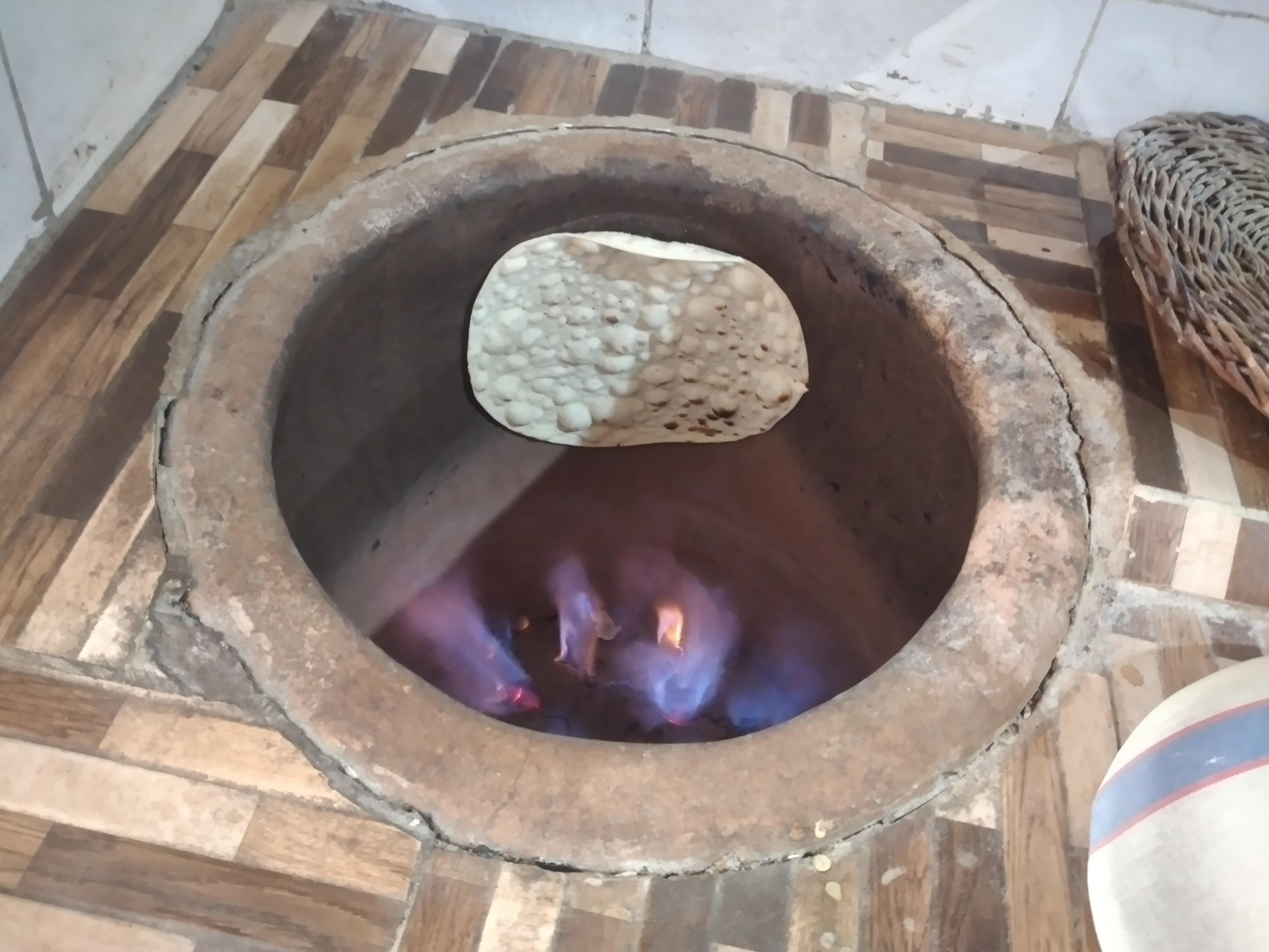 دیزی سرای دلگشا با نان داغ تنوری