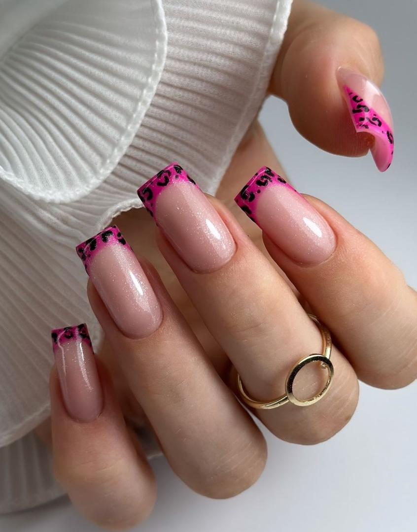 آرایشگاه و مركز کاشت ناخن كاميارفر