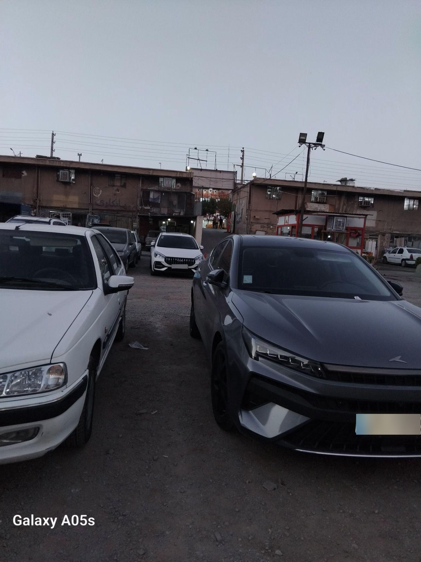 پارکینگ درخشان