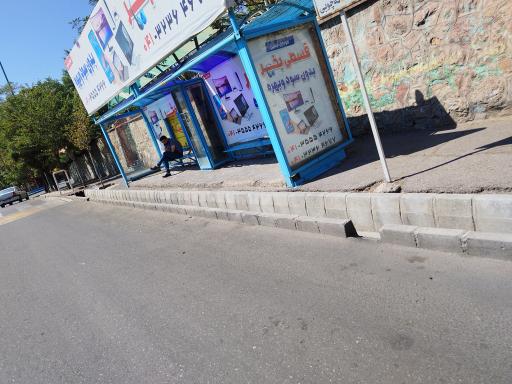 ایستگاه اتوبوس خانه چوبی