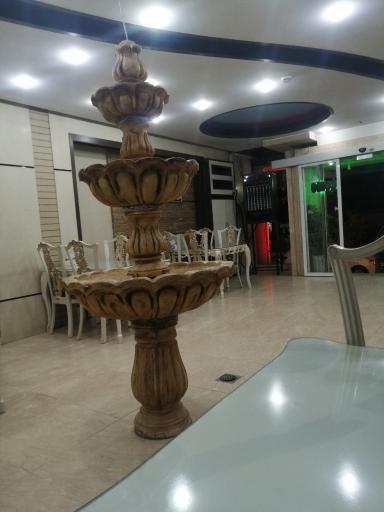رستوران شاد