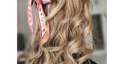 مرکز تخصصی رنگ و لایت و کراتین عاطفه بکائی